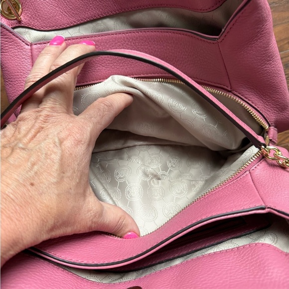 Michael Kors Mauve Jet Set Large Leather Tote with Gold Chain Strap - Picture 9 of 11